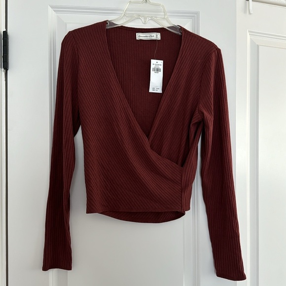 Abercrombie & Fitch Tops - NWT Abercrombie Long Sleeve Crop Top